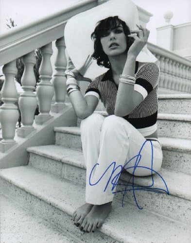 Milla Jovovich potpisao je 11x14 fotografiju